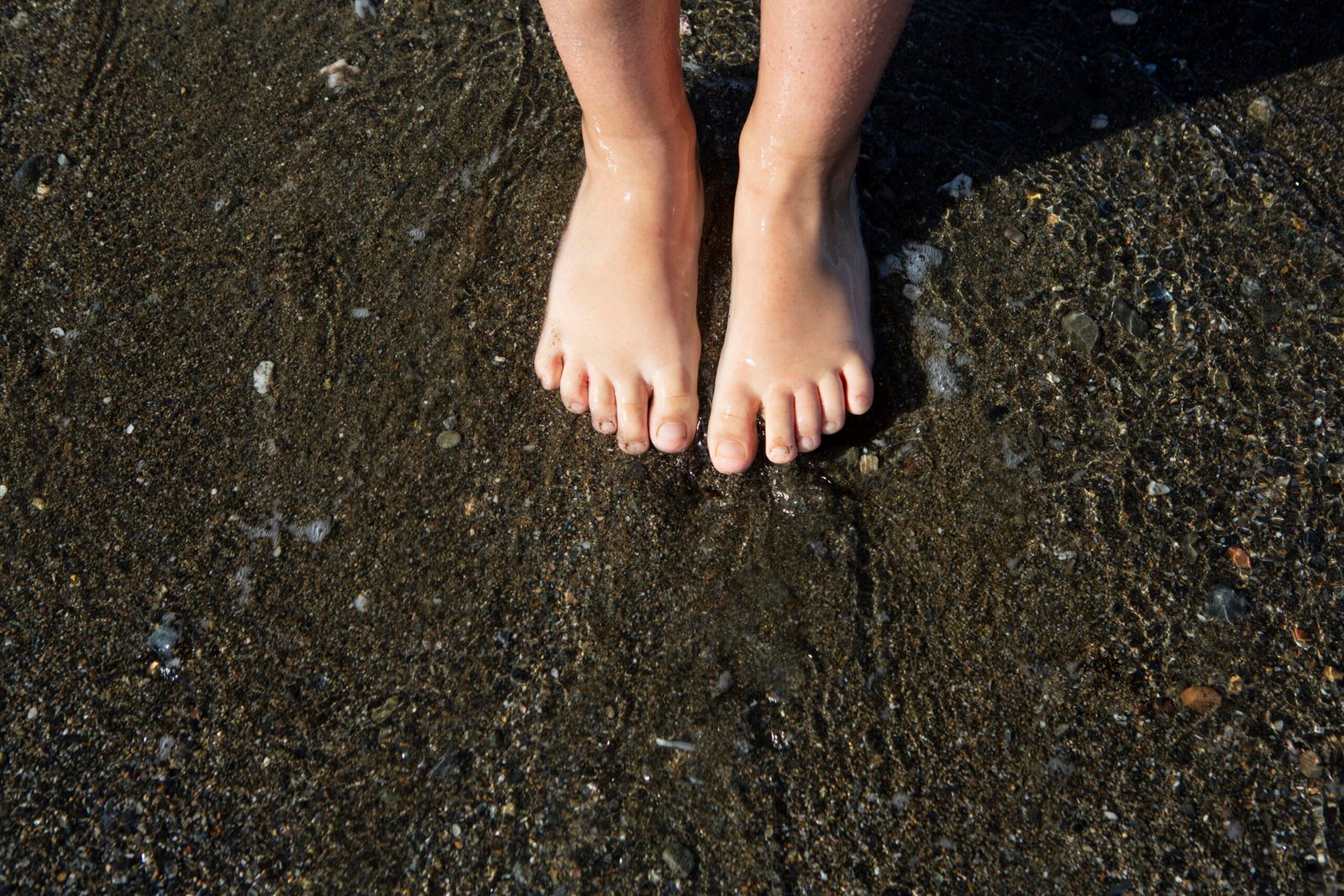 close-up-kids-feet-beach